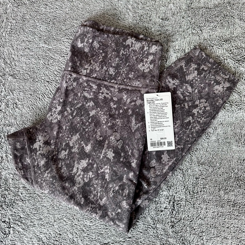NWT! Lululemon Wundertrains 25” - size 16